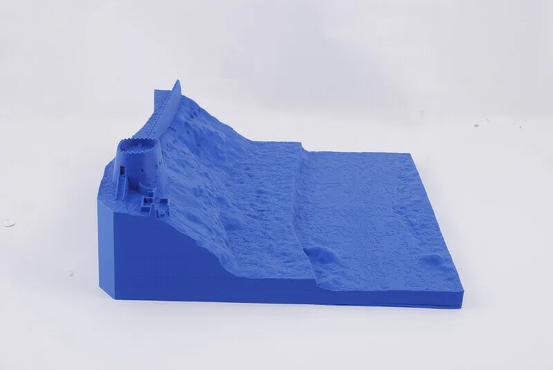 Fragment modelu At-Turaif pokazujący złożoną geometrię zabudowy i terenu.