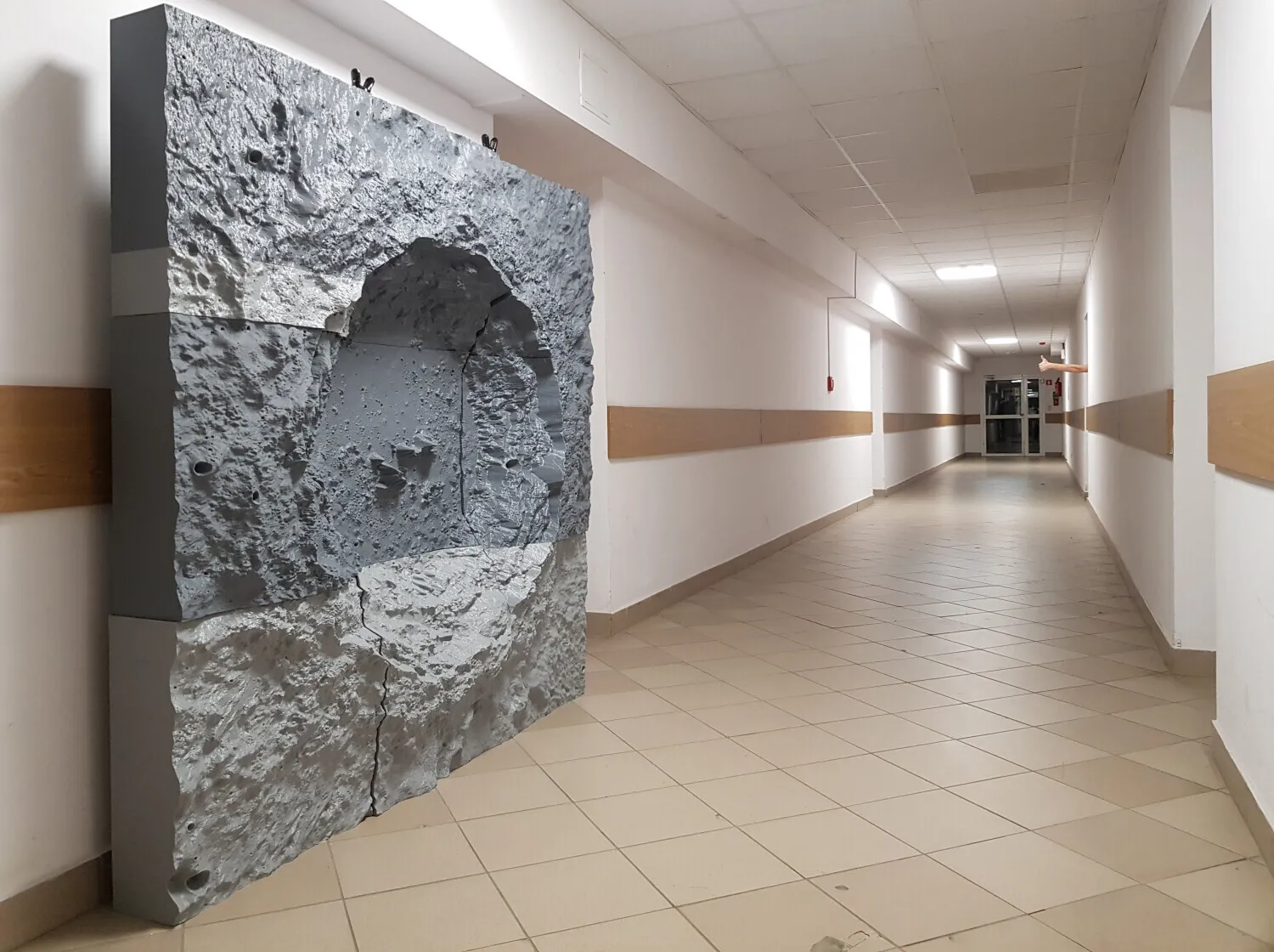 Trójwymiarowa interpretacja krateru Kopernik wykonana na bazie danych księżycowych.